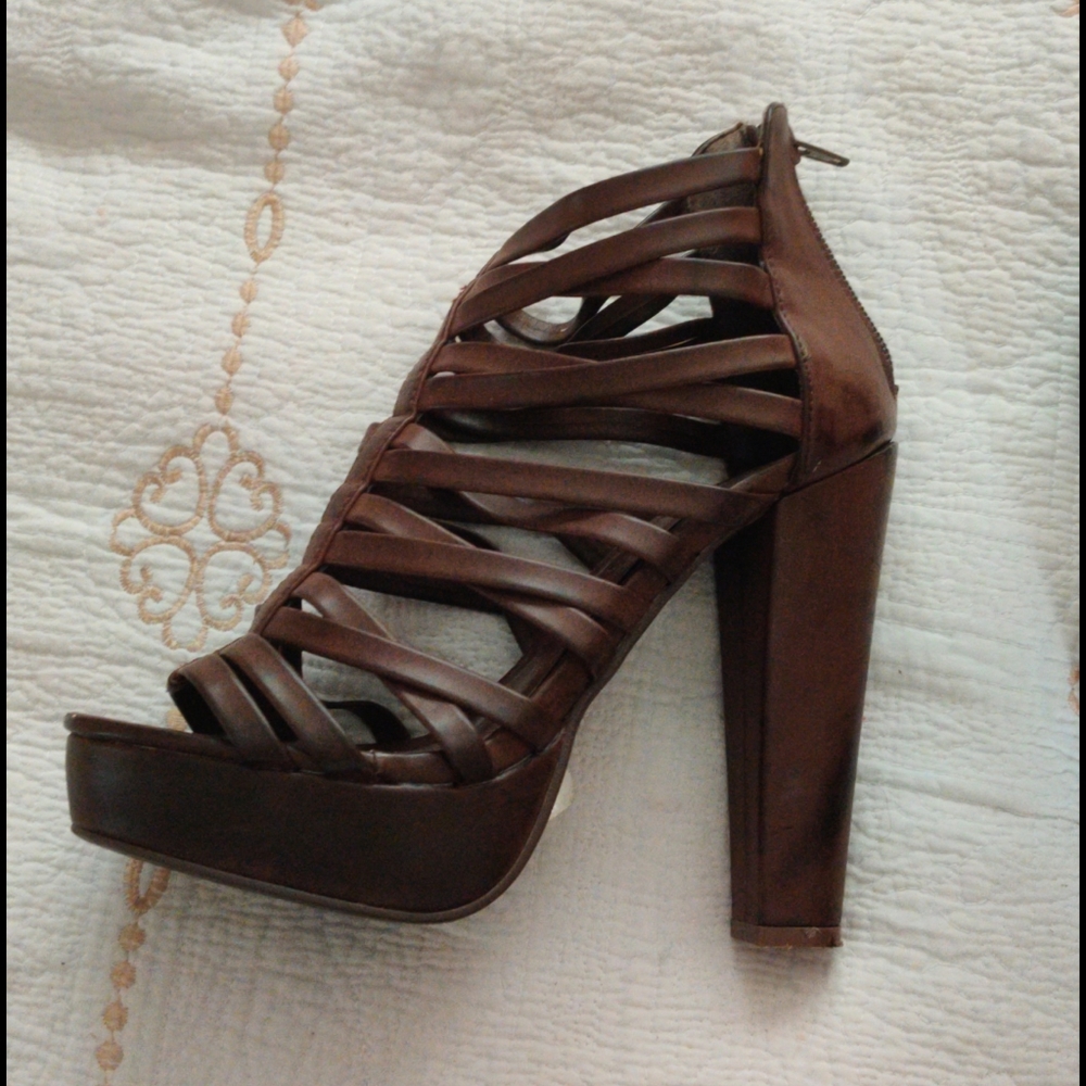 Shoe's - Picture 4 of 4